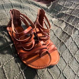 Size 8 Universal Thread sandals!